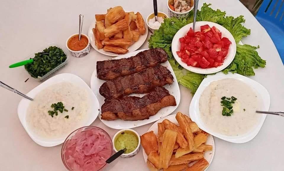 CARNE DE LOMITO: ES UN PLATO EXQUISITO, DE CARNE DE RES ACOMPAÑADO DE ARROZ CON QUESO ,  ENSALA Y YUCA.